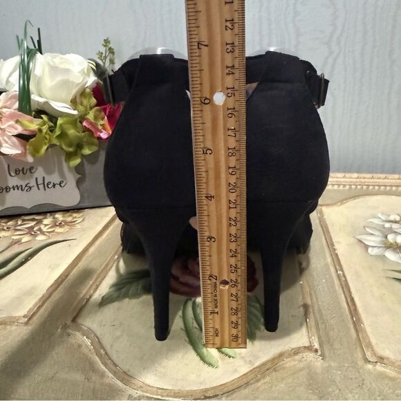 Christian Siriano Kactus Black Faux Suede Fringe Heels Sandals Strappy NIB 8.5 - Picture 6 of 13